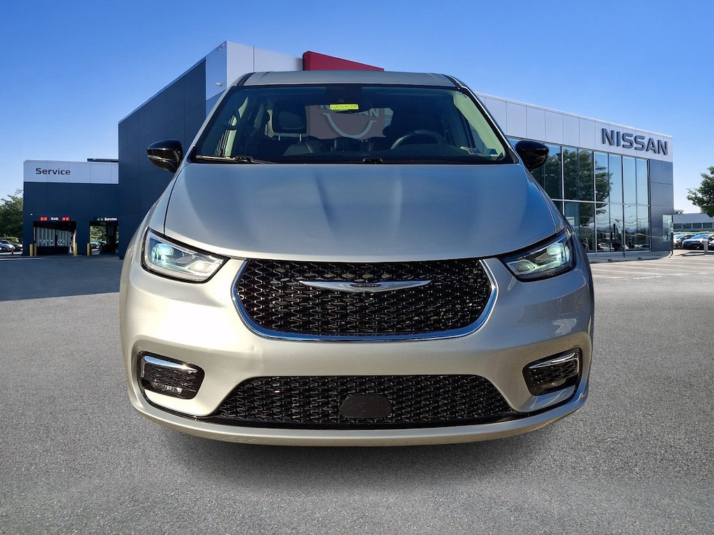 Used 2024 Chrysler Pacifica Touring L Van Passenger Van