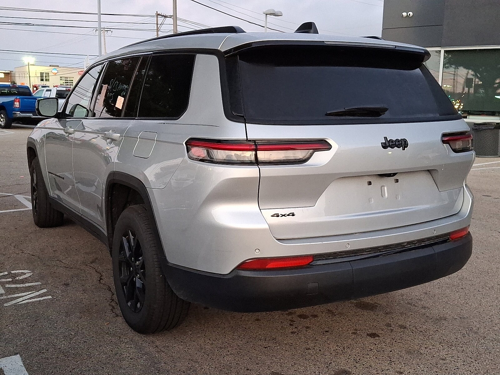 2024 Jeep Grand Cherokee Altitude photo 2