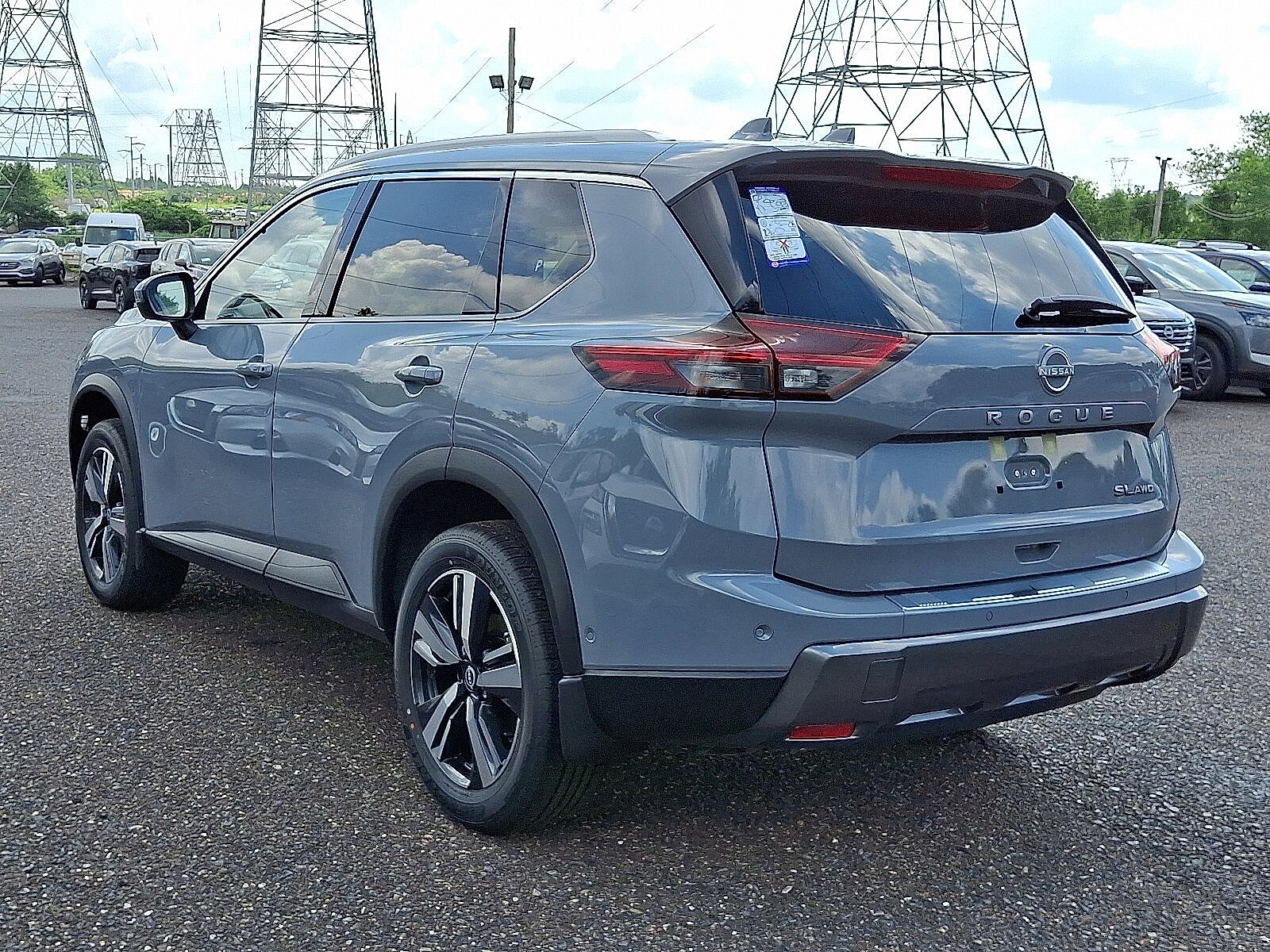 2025 Nissan Rogue SL photo 3