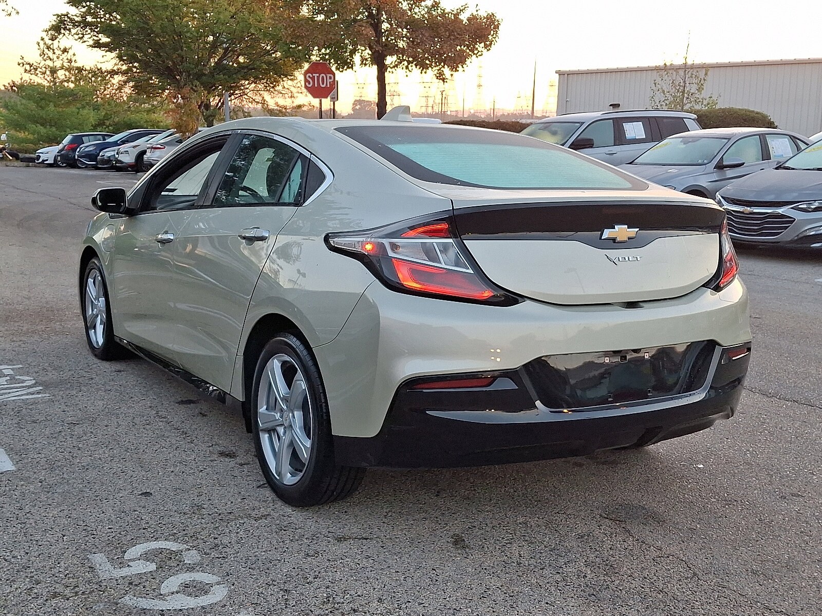 2017 Chevrolet Volt LT photo 4