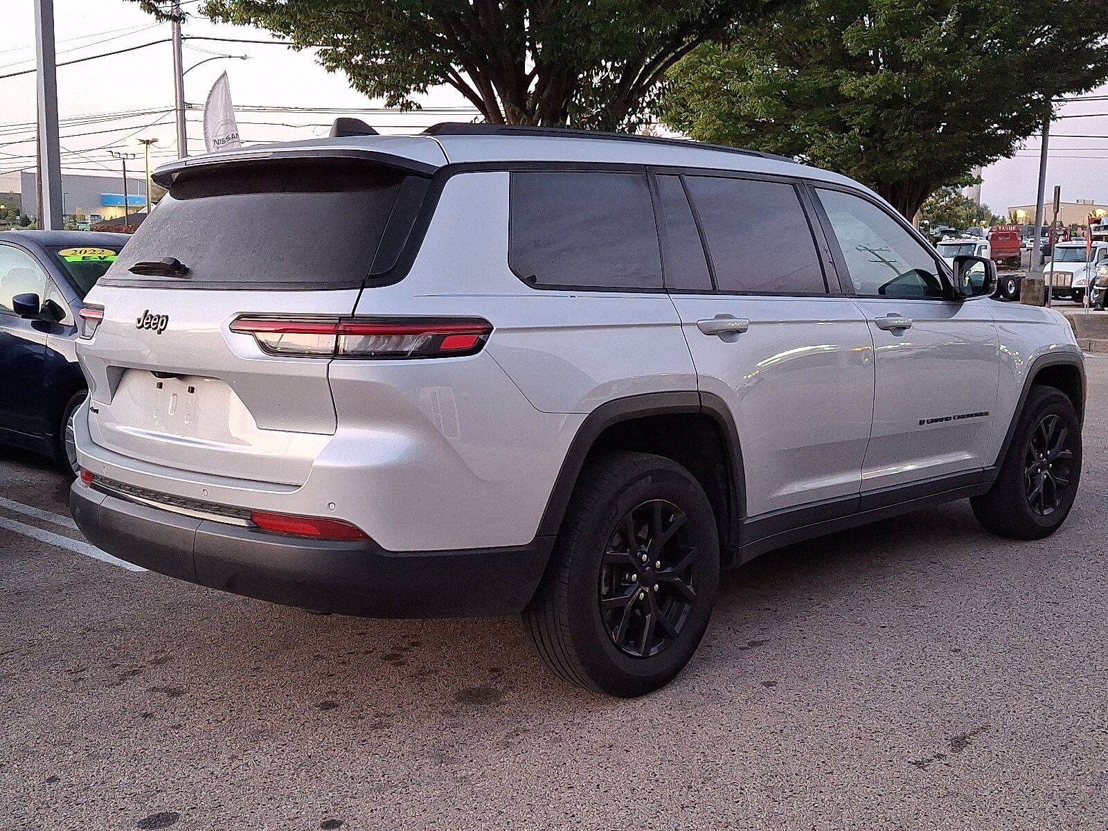 2024 Jeep Grand Cherokee Altitude photo 3