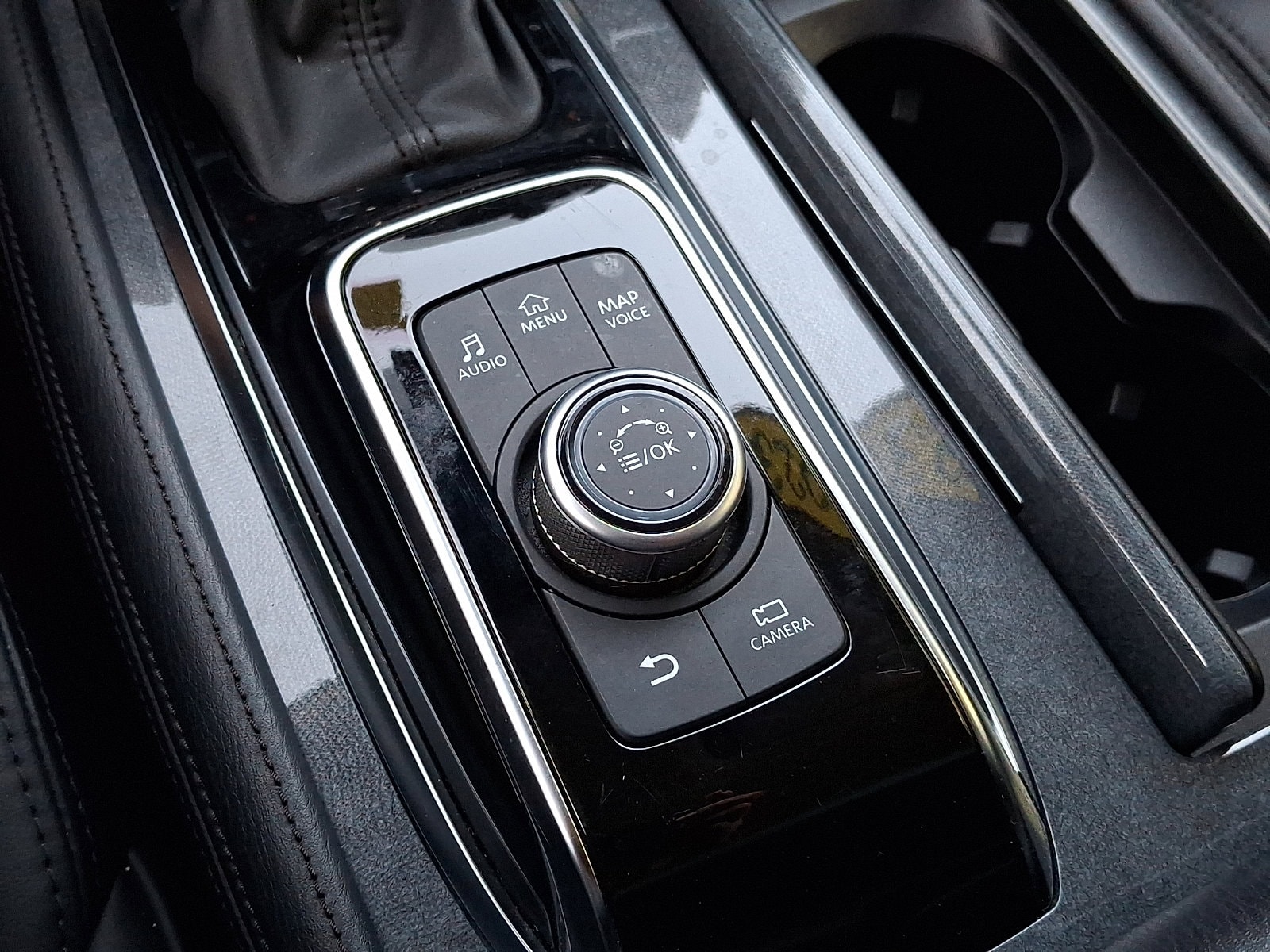 2023 Nissan Armada SV - Photo 16
