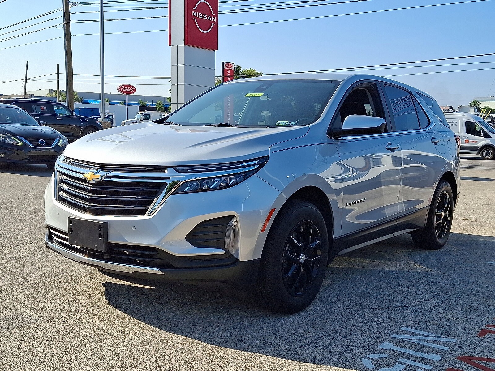 2022 Chevrolet Equinox LT photo 2