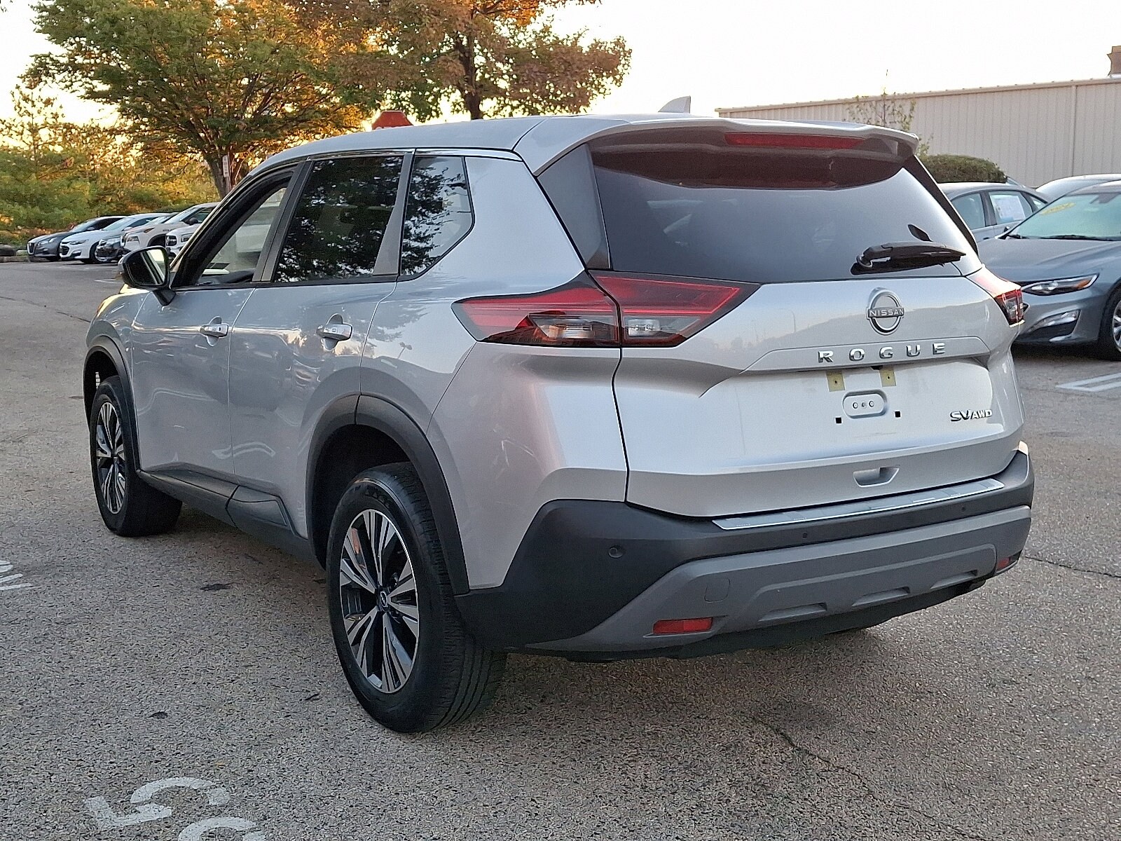2023 Nissan Rogue SV photo 3