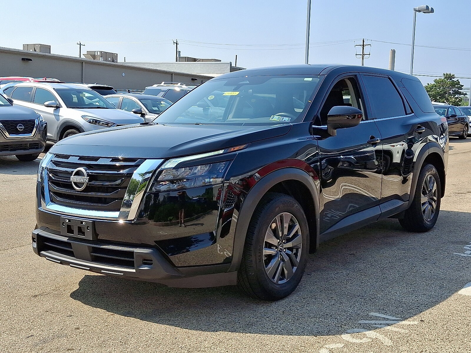 2024 Nissan Pathfinder S photo 2