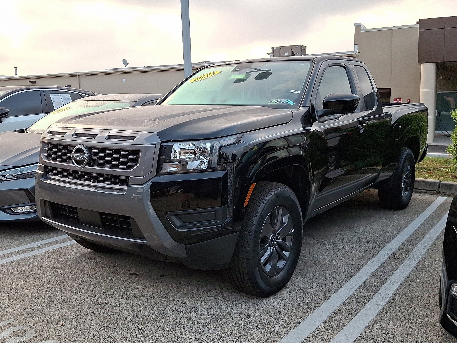 2025 Nissan Frontier SV photo 3