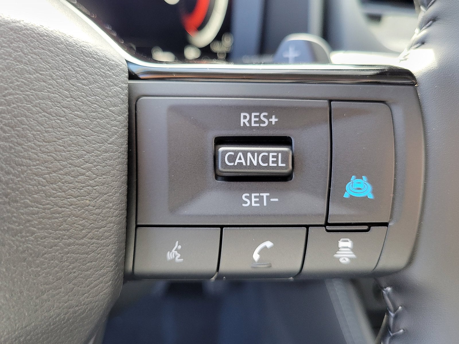 2025 Nissan Rogue Platinum - Photo 34
