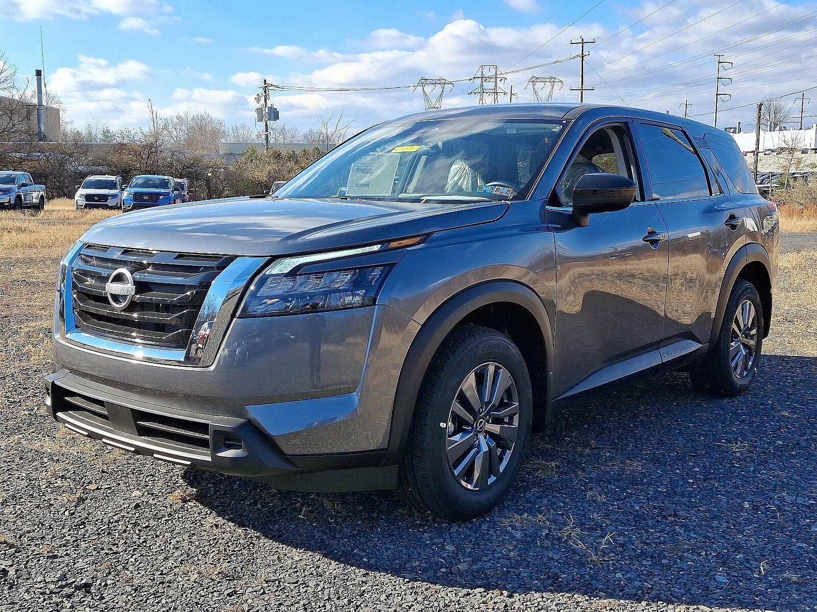 2025 Nissan Pathfinder S photo 2