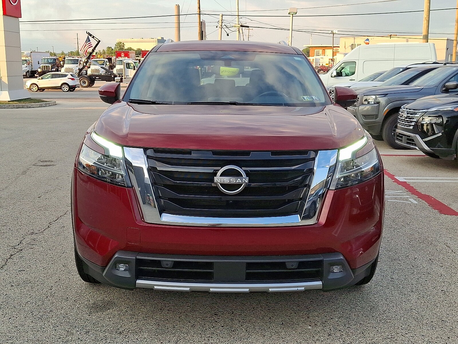 2022 Nissan Pathfinder SL photo 2