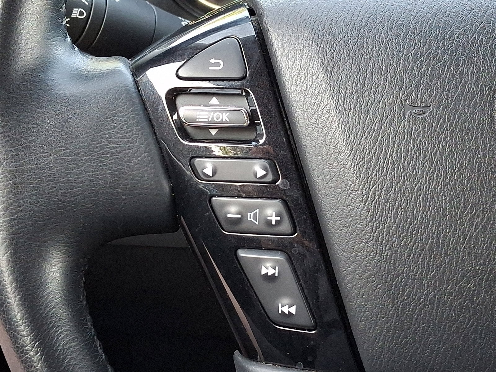 2023 Nissan Armada SV - Photo 23