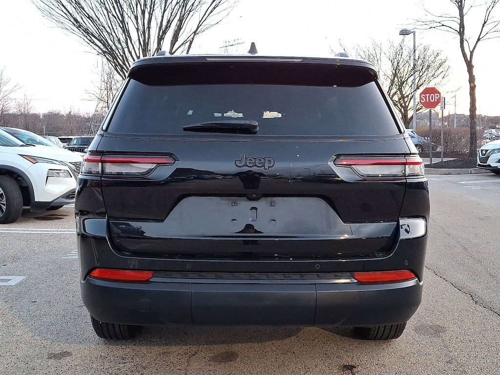 2024 Jeep Grand Cherokee Altitude photo 3