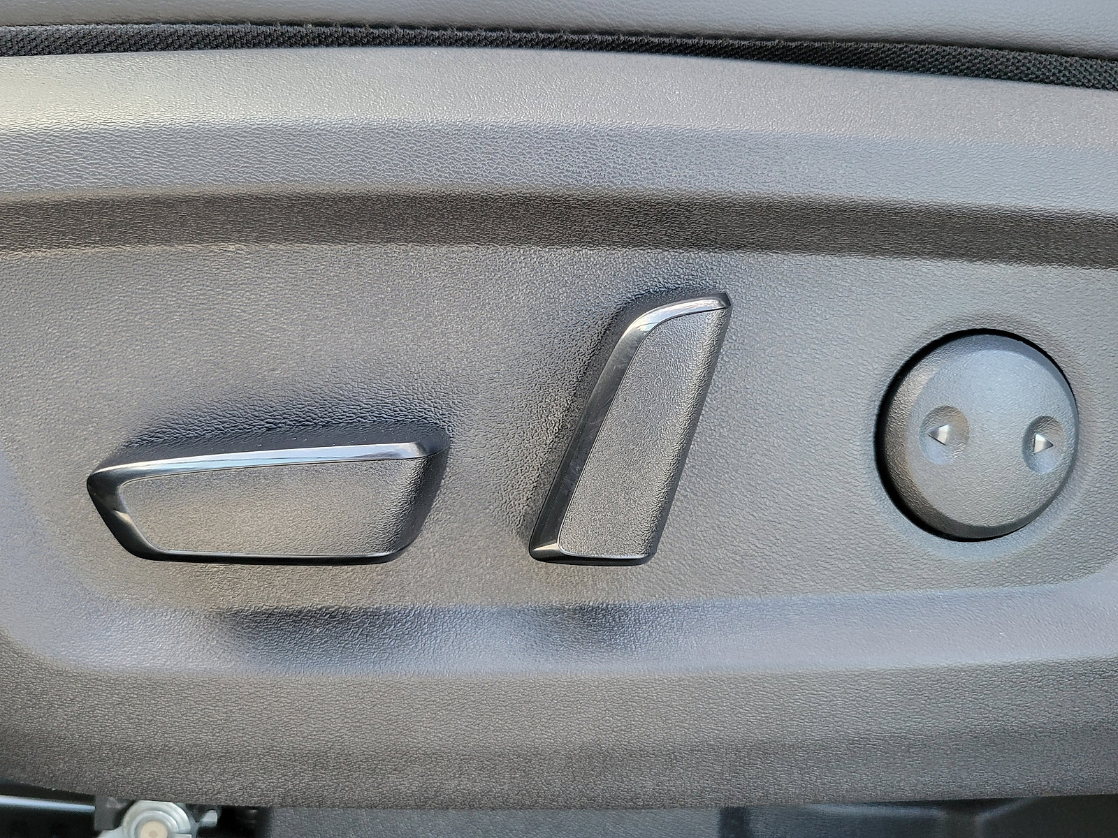 2025 Nissan Rogue Platinum - Photo 30