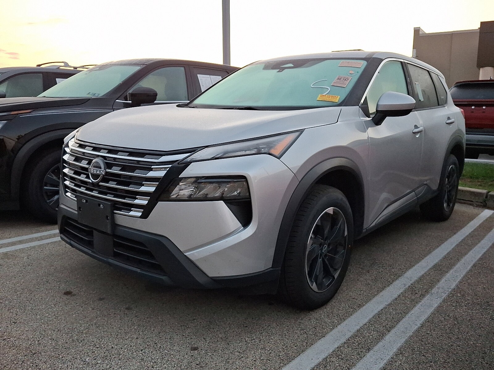2024 Nissan Rogue SV photo 3