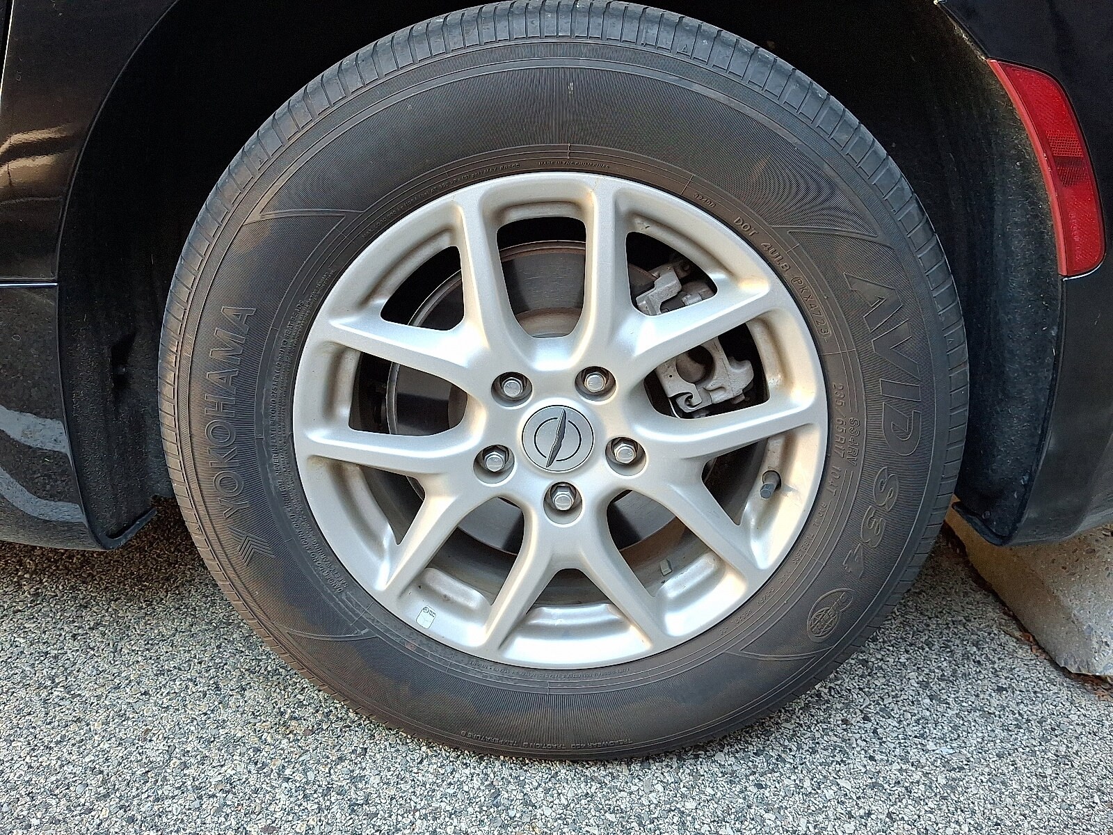 2024 Chrysler Pacifica Touring L photo 2