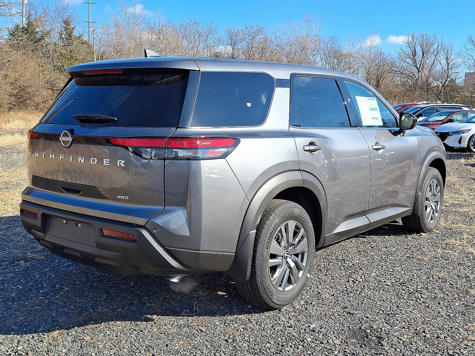 2025 Nissan Pathfinder S photo 4