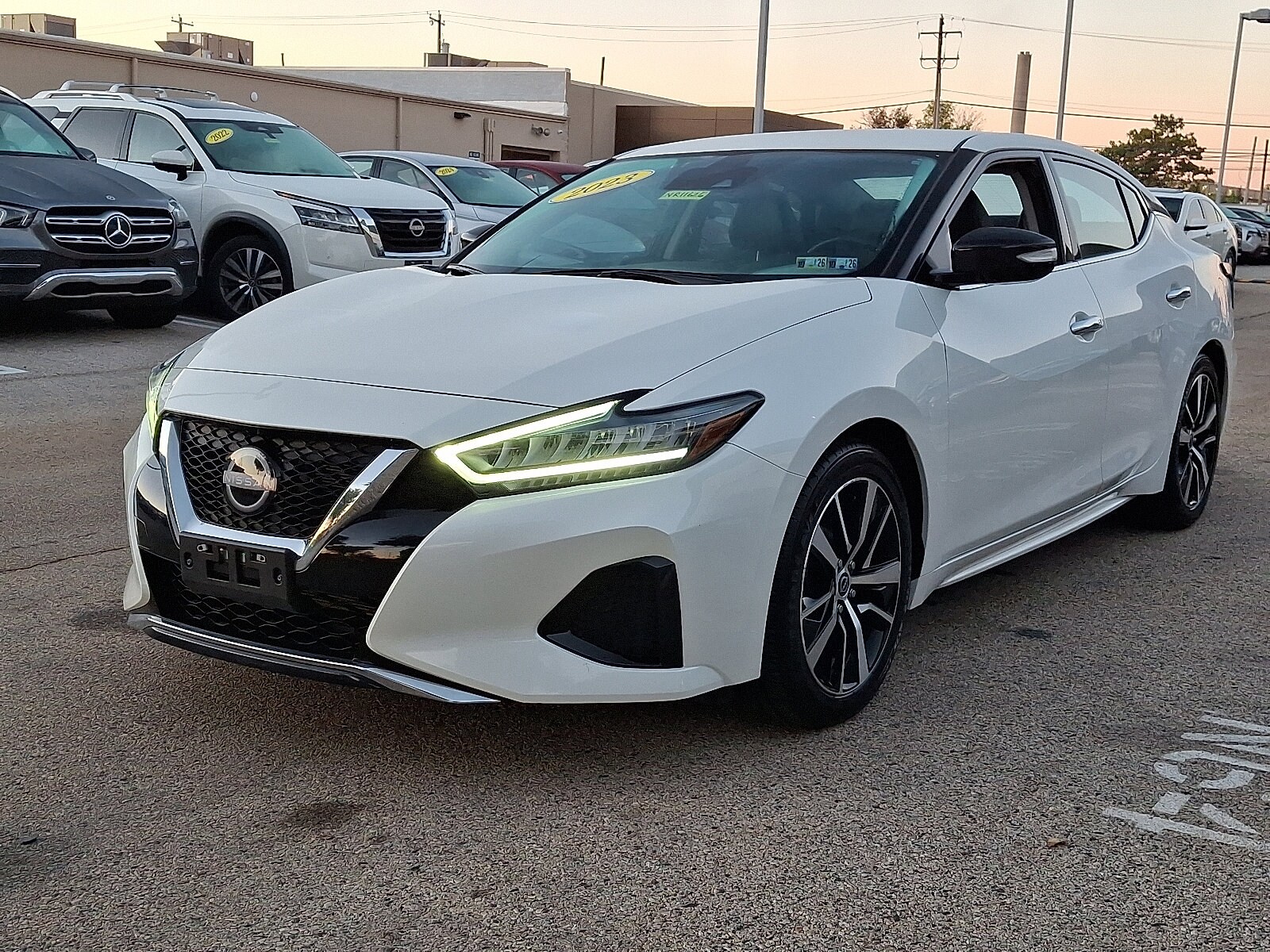 2023 Nissan Maxima SV photo 3