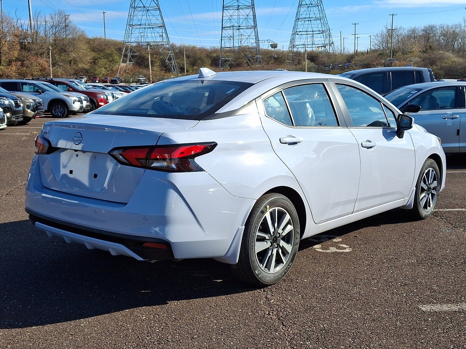 2025 Nissan Versa 1.6 SV Sedan photo 4