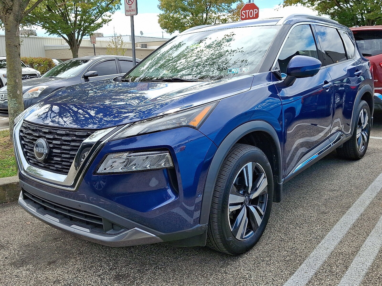 2023 Nissan Rogue SL photo 2