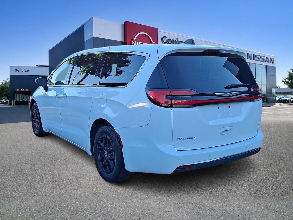Used 2023 Chrysler Pacifica Touring L Van Passenger Van