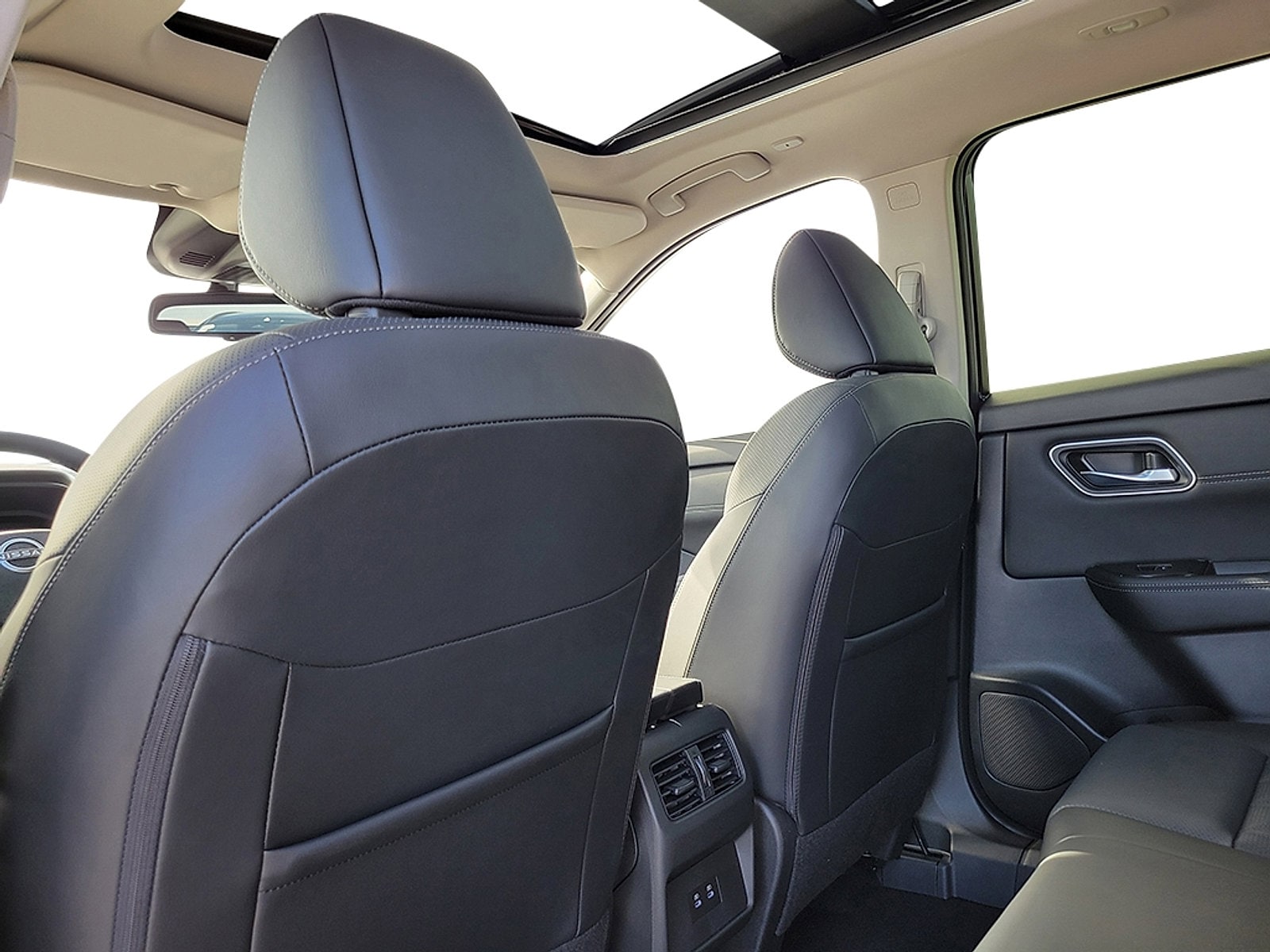 2025 Nissan Rogue Platinum - Photo 17