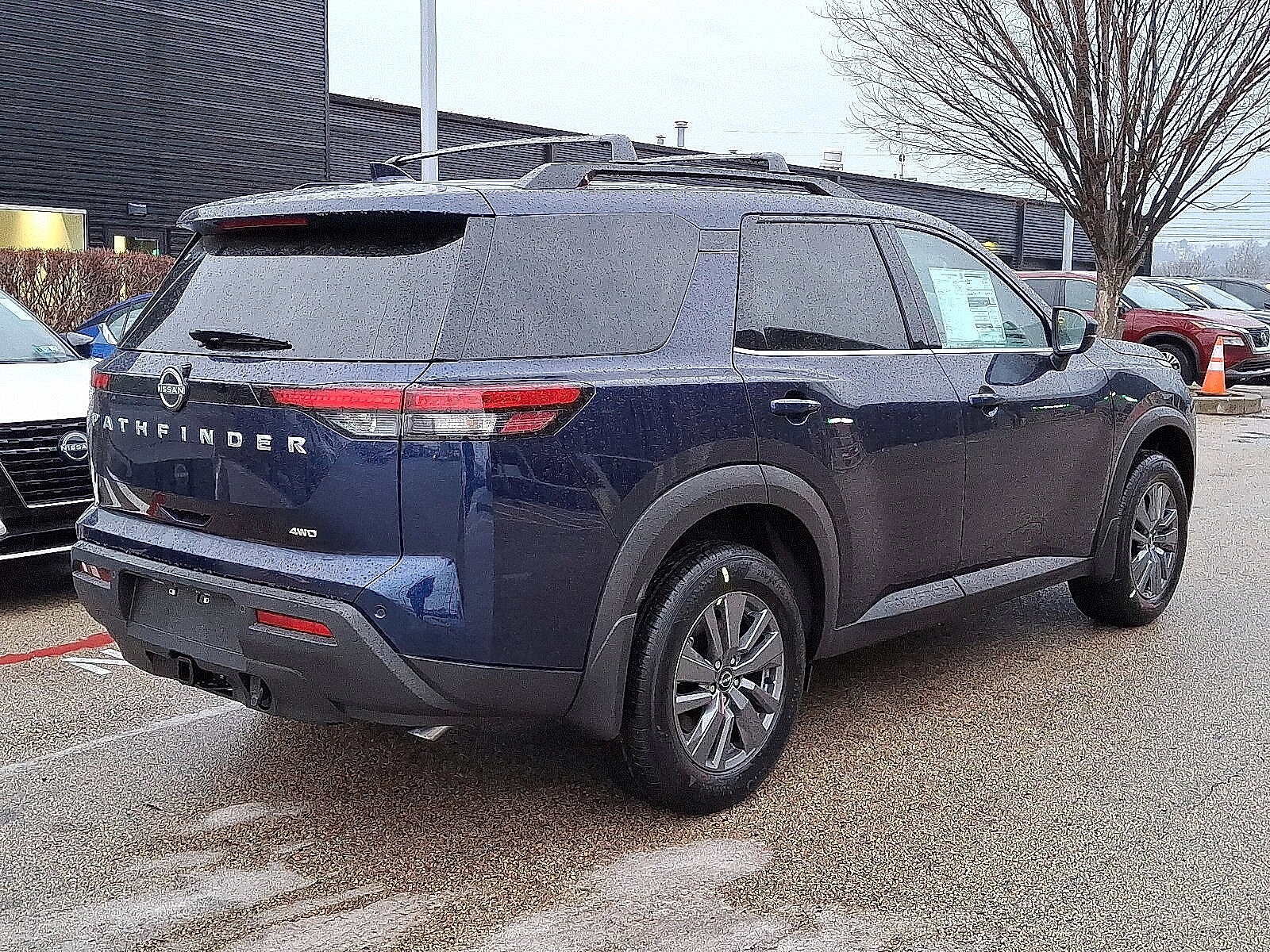 2025 Nissan Pathfinder SV photo 4