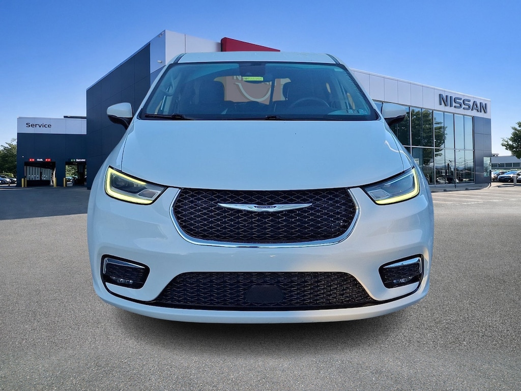 Used 2023 Chrysler Pacifica Touring L Van Passenger Van