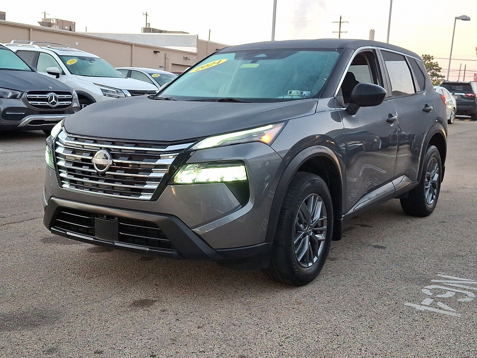 2024 Nissan Rogue S photo 2