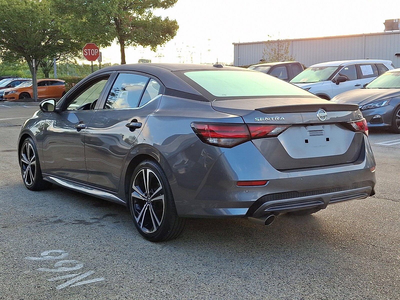 2022 Nissan Sentra SR photo 2