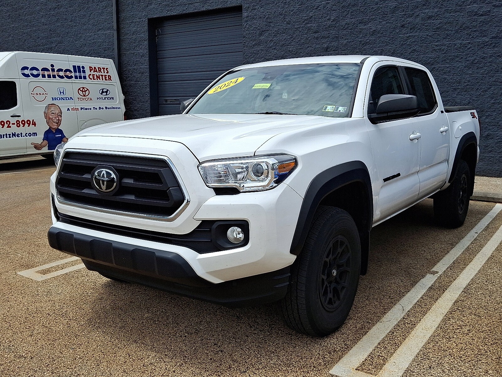 2023 Toyota Tacoma SR5 photo 2