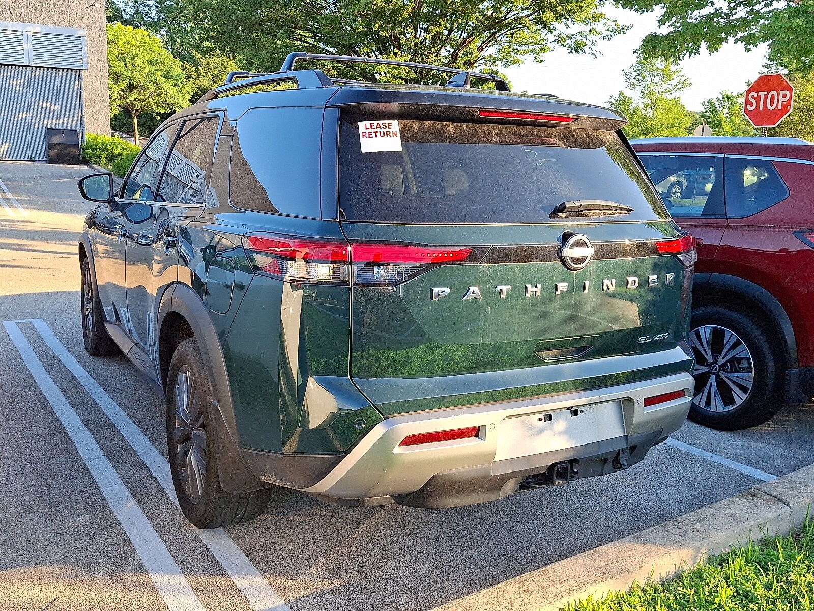 2023 Nissan Pathfinder SL photo 3