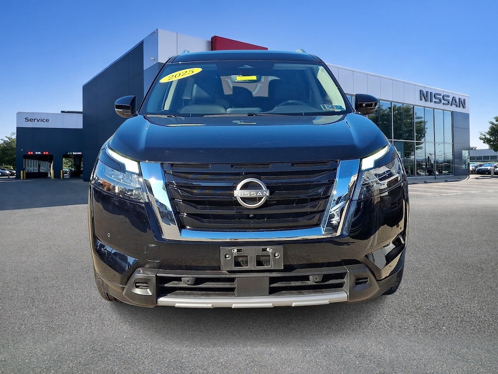 Used 2025 Nissan Pathfinder SL SUV
