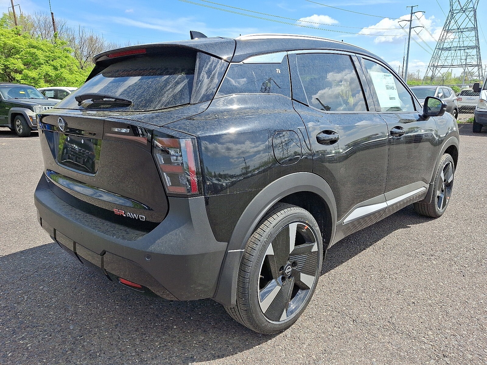 2025 Nissan Kicks SR photo 4