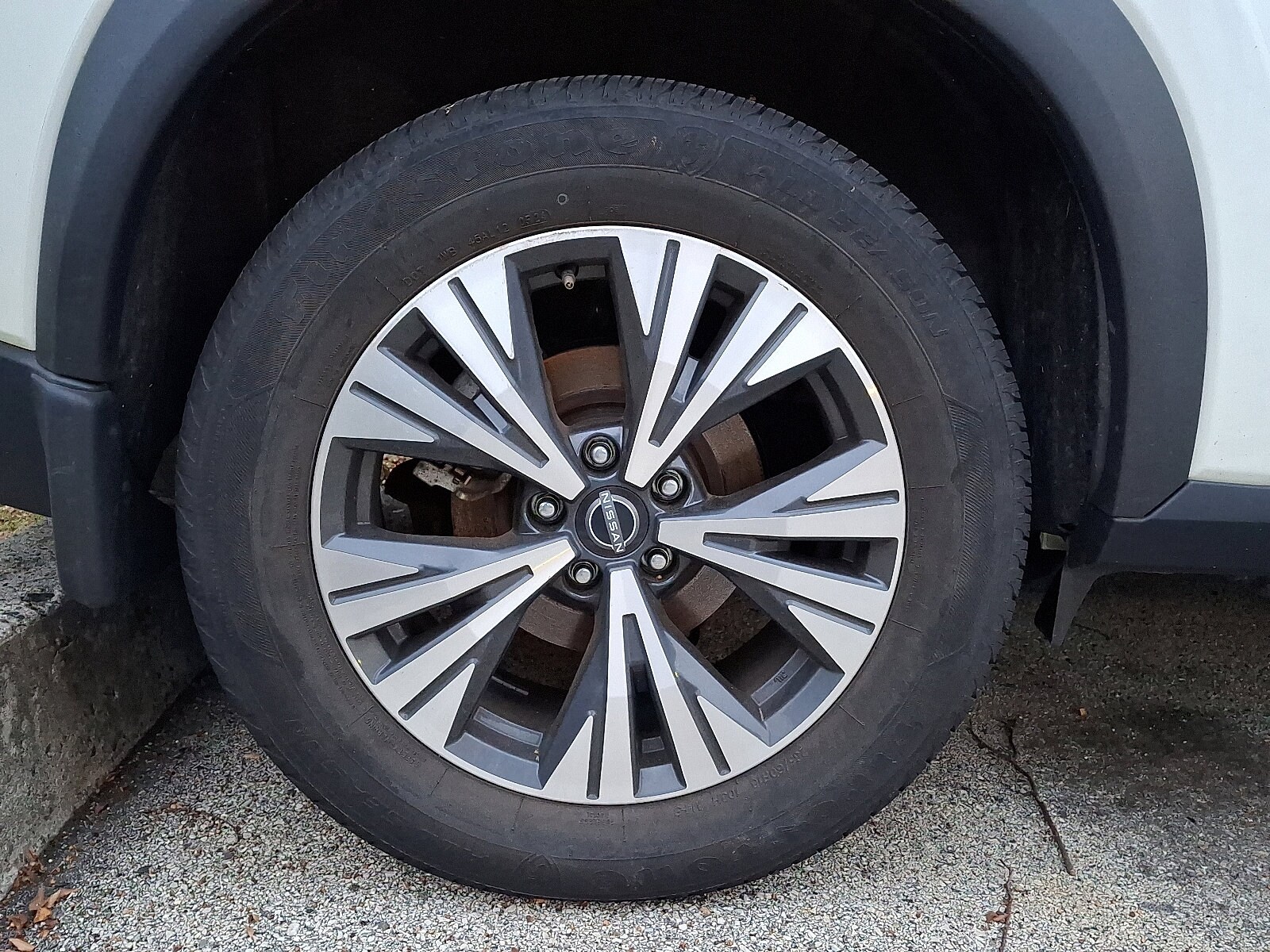 2023 Nissan Rogue SV photo 3