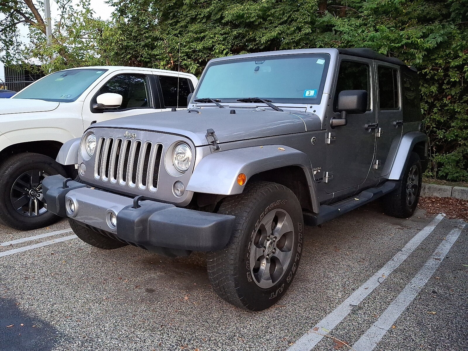 2017 Jeep Wrangler Unlimited Sahara photo 3