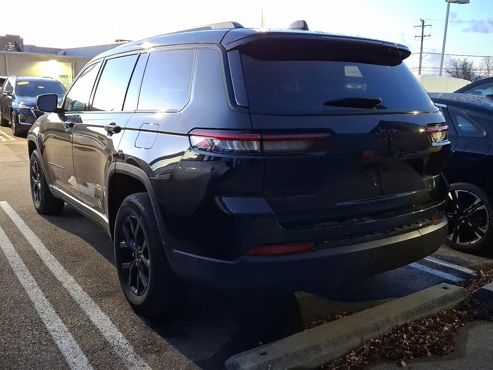 2024 Jeep Grand Cherokee Altitude photo 2