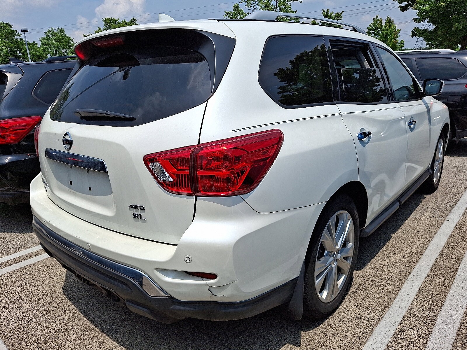 2019 Nissan Pathfinder SL photo 4