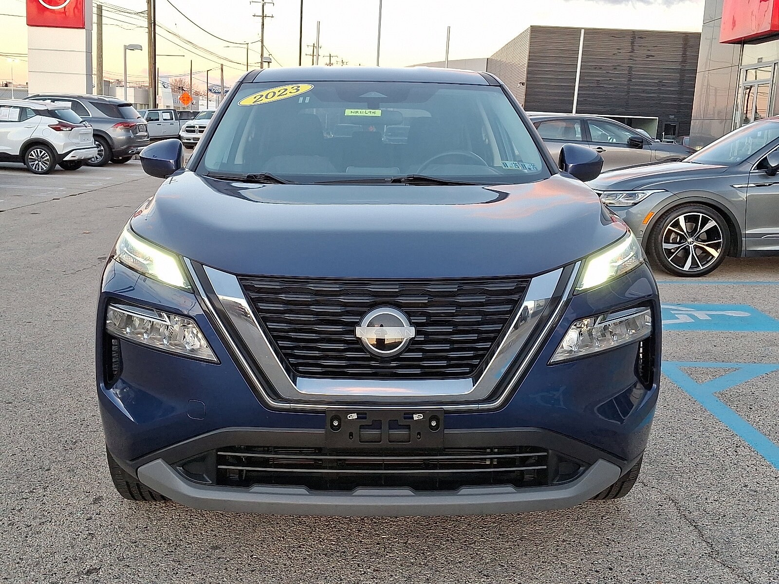 2023 Nissan Rogue SV photo 2