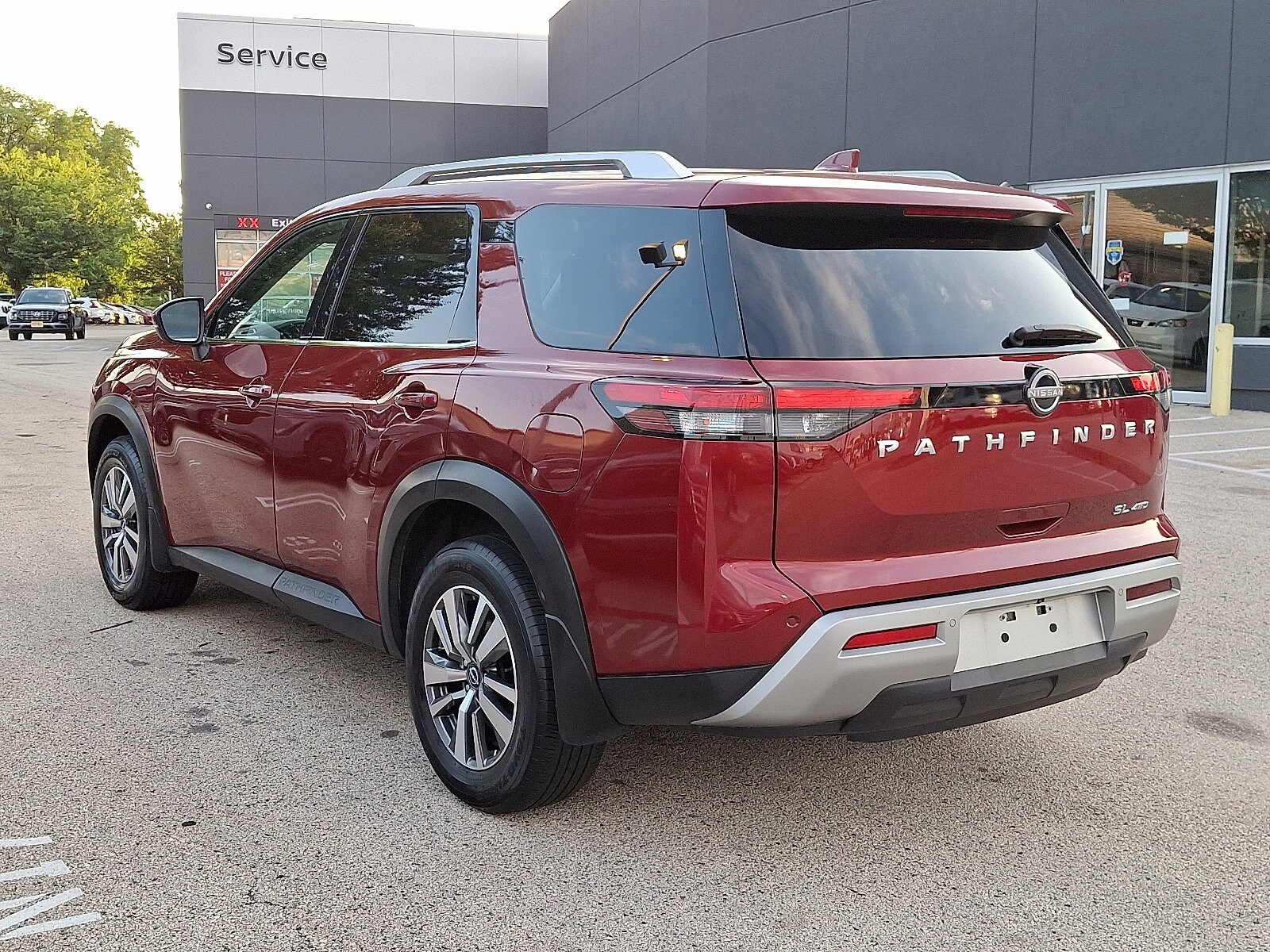 2022 Nissan Pathfinder SL photo 3