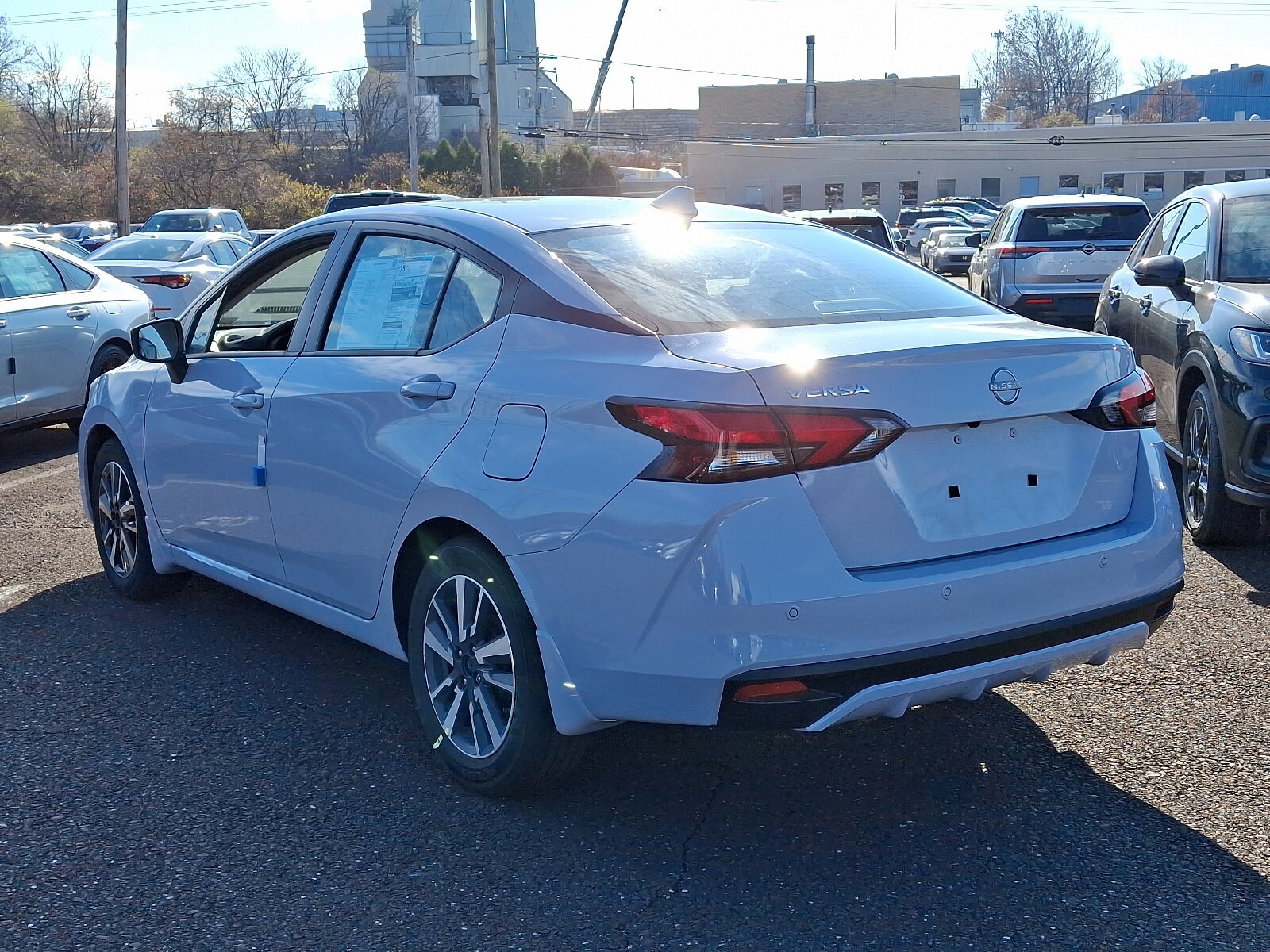 2025 Nissan Versa 1.6 SV Sedan photo 3