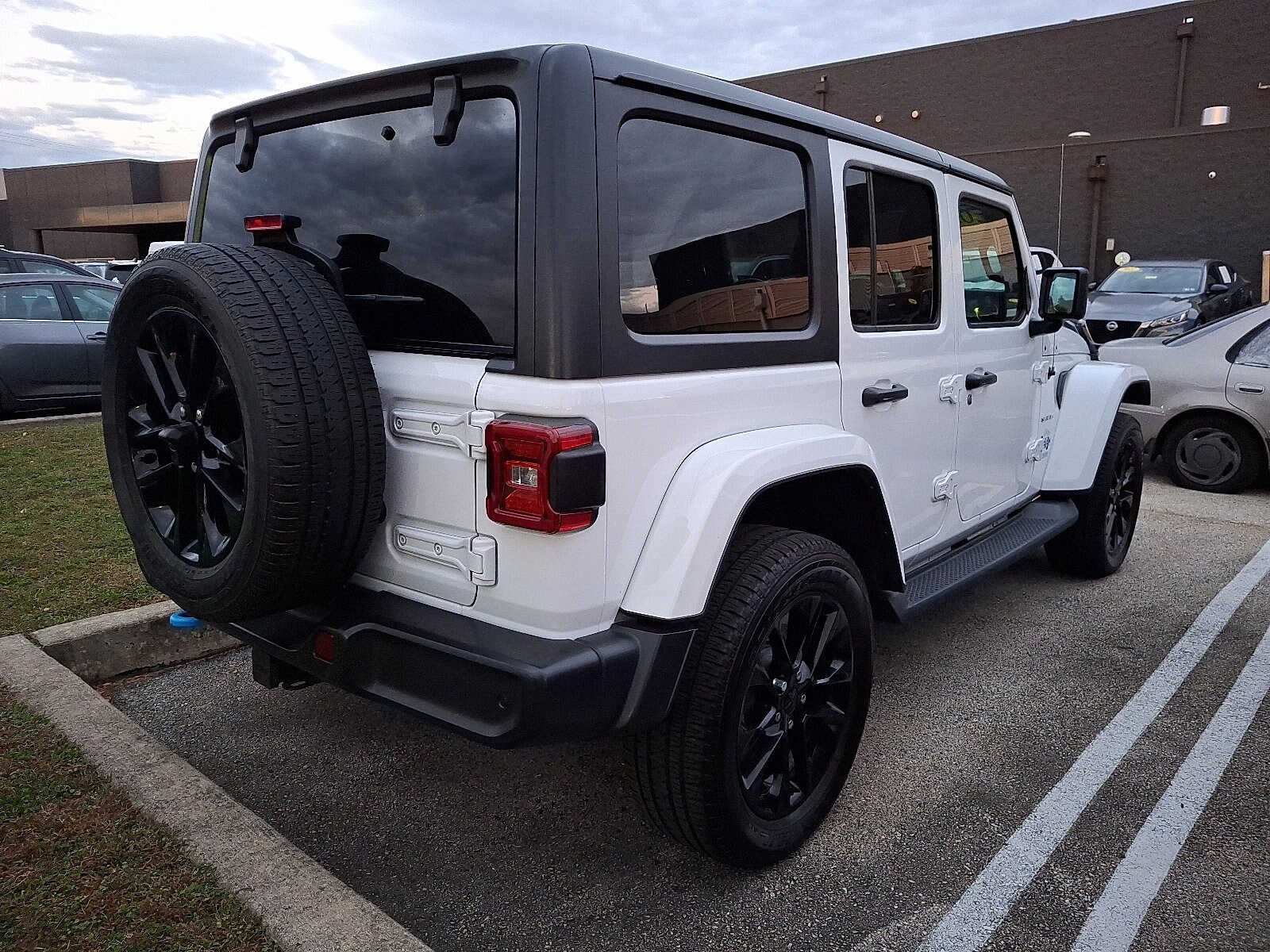 2021 Jeep Wrangler 4xe Unlimited Sahara photo 4