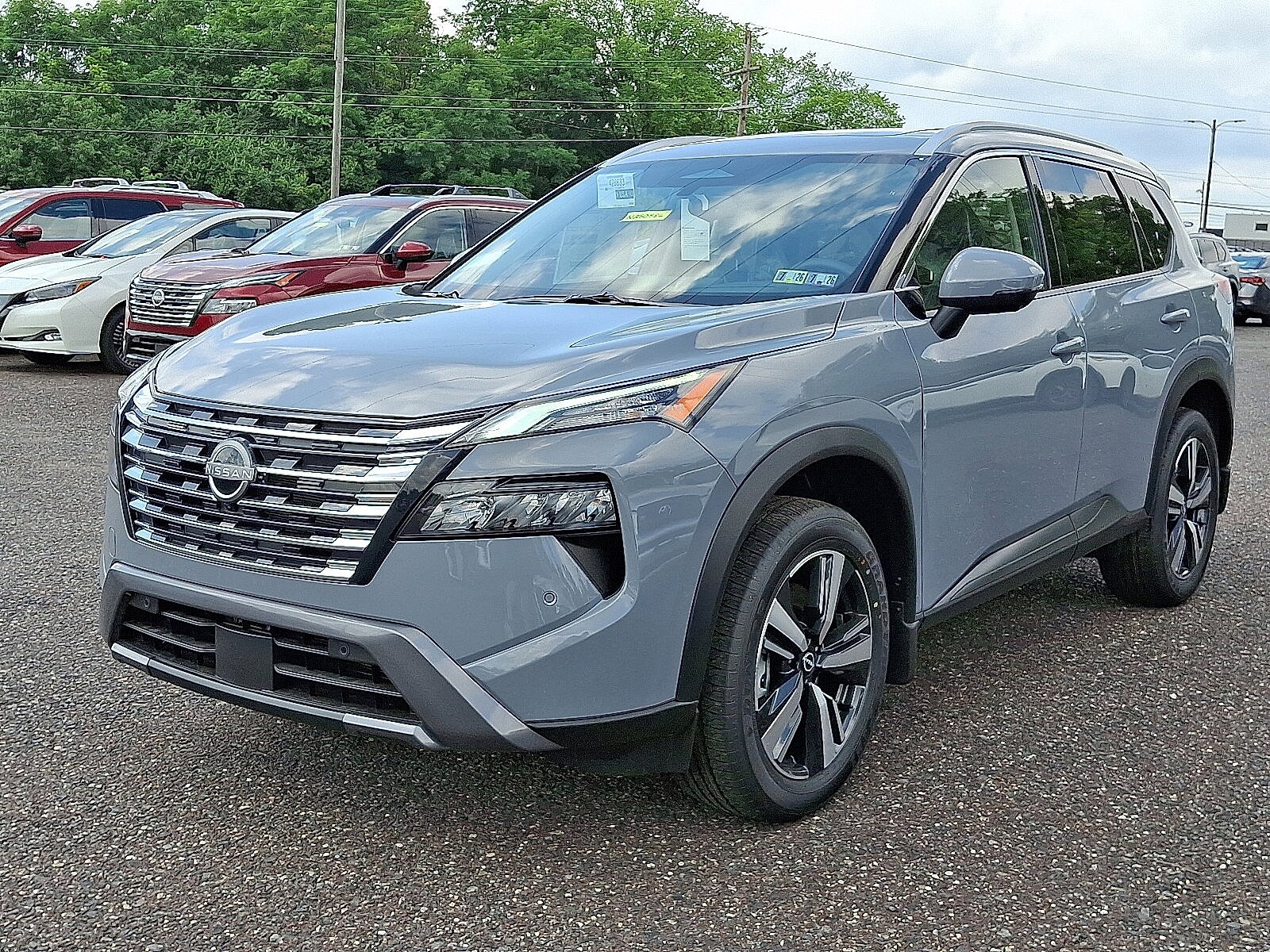 2025 Nissan Rogue SL photo 2