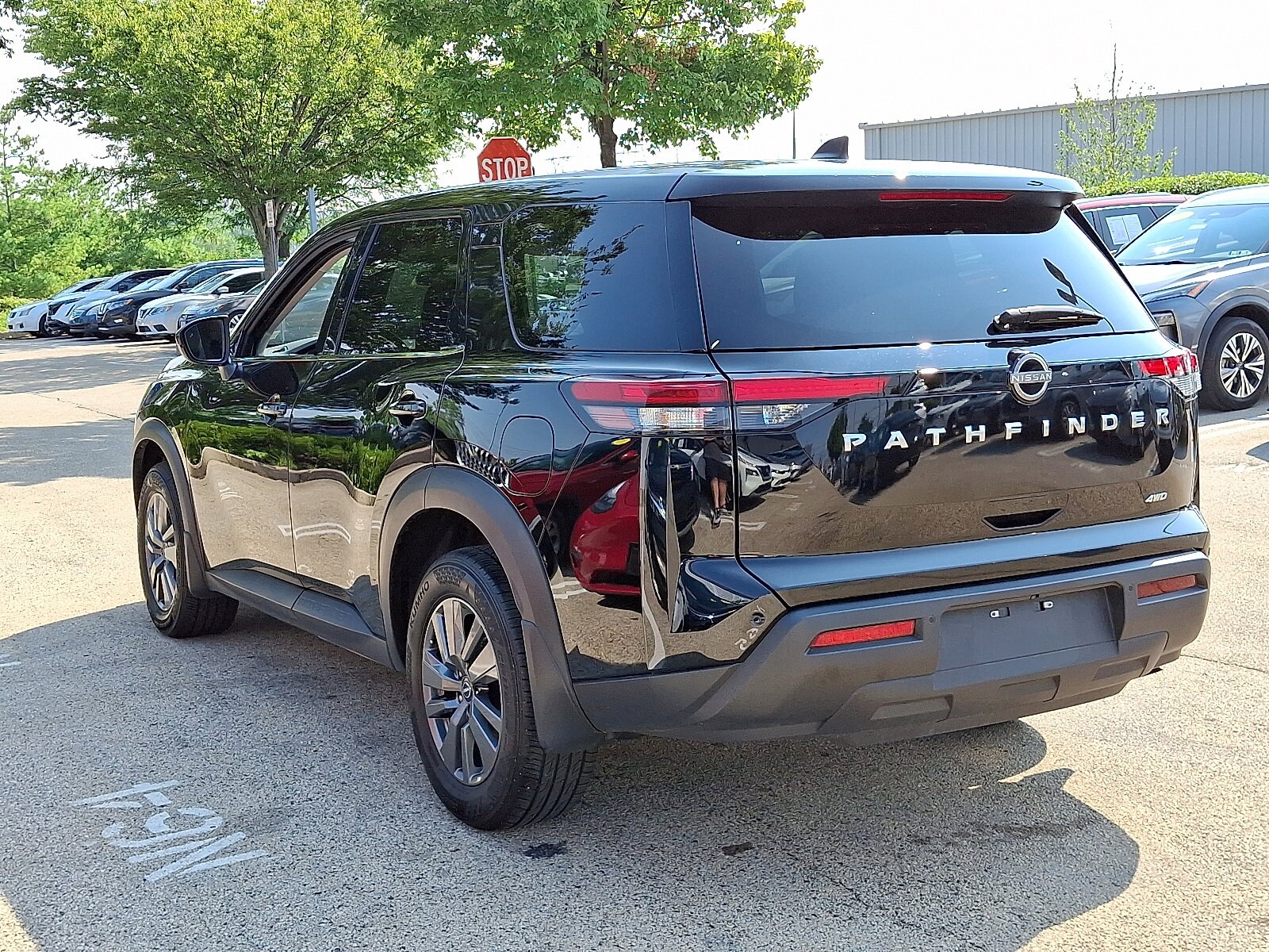 2024 Nissan Pathfinder S photo 3