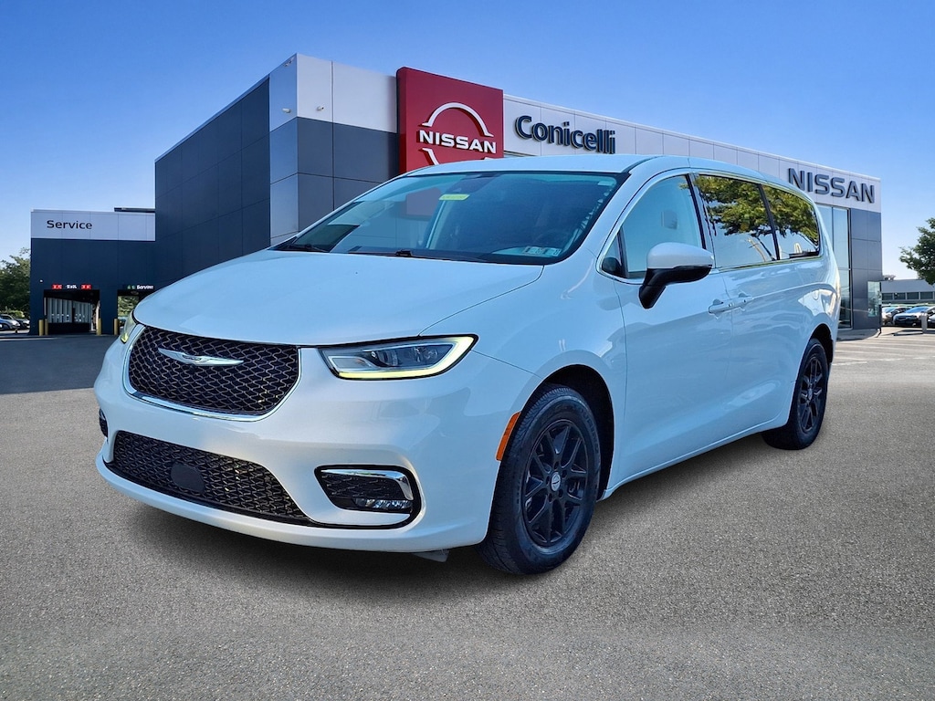Used 2023 Chrysler Pacifica Touring L Van Passenger Van