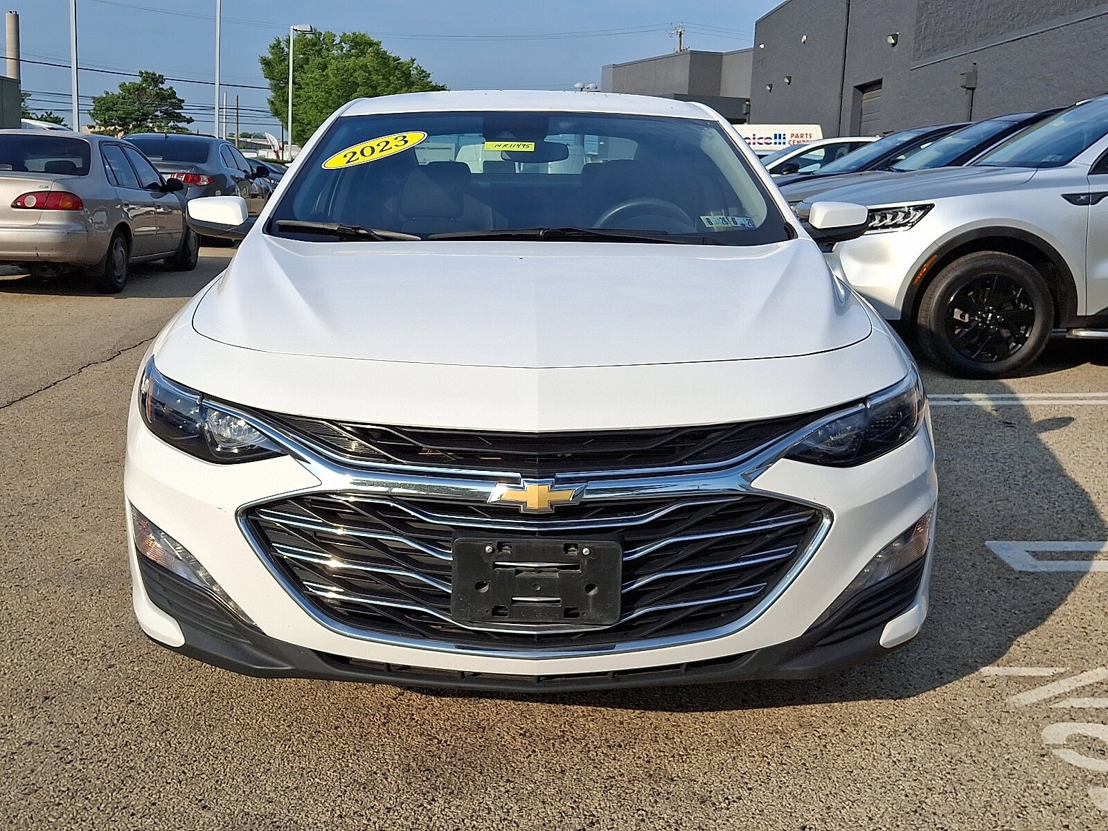 2023 Chevrolet Malibu 1LT photo 2