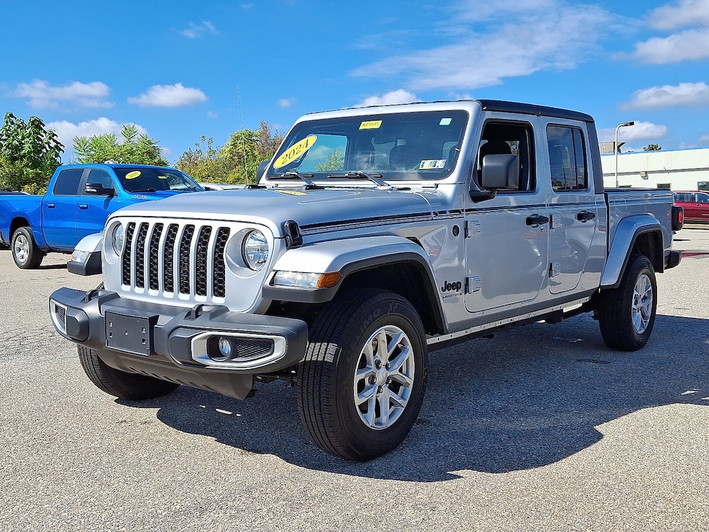 Used 2023 Jeep Gladiator Sport S Truck Crew Cab