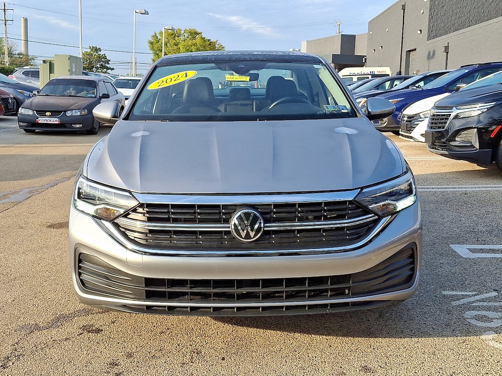 Used 2024 Volkswagen Jetta SE Sedan