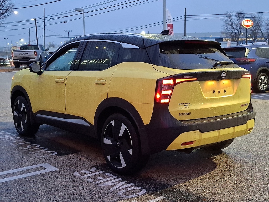 Used 2025 Nissan Kicks SR SUV