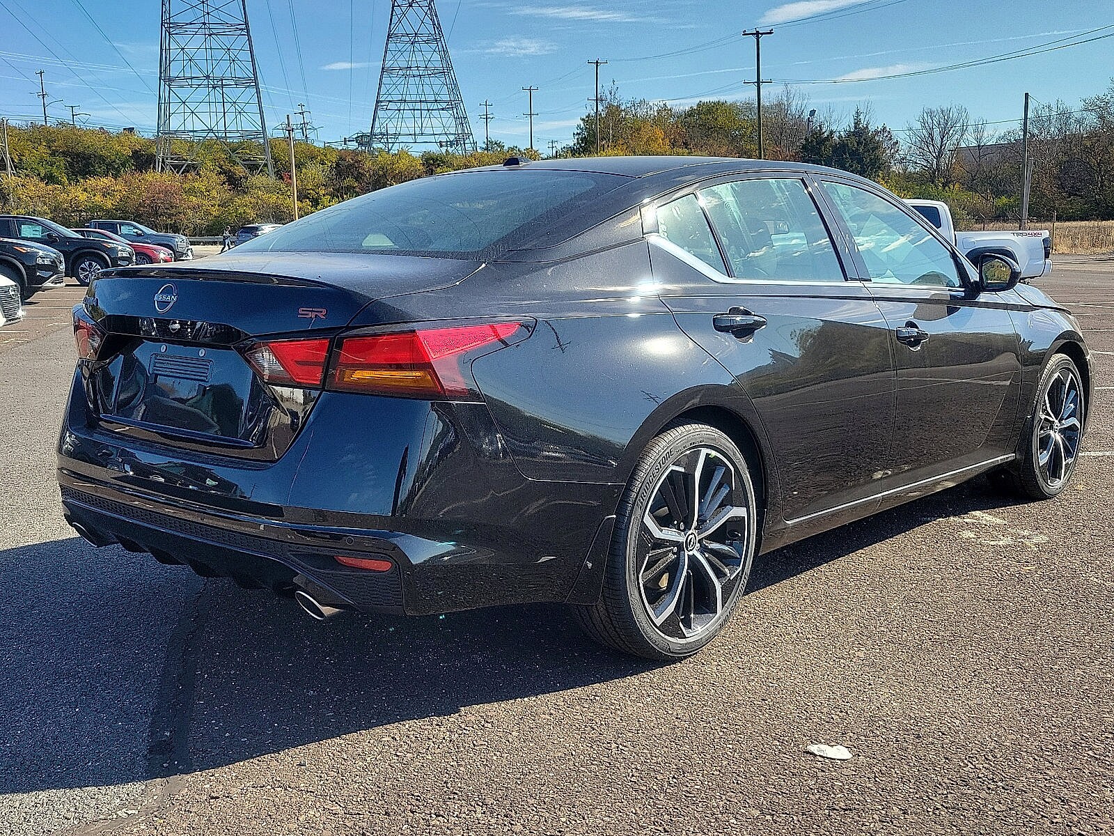 2025 Nissan Altima SR photo 3