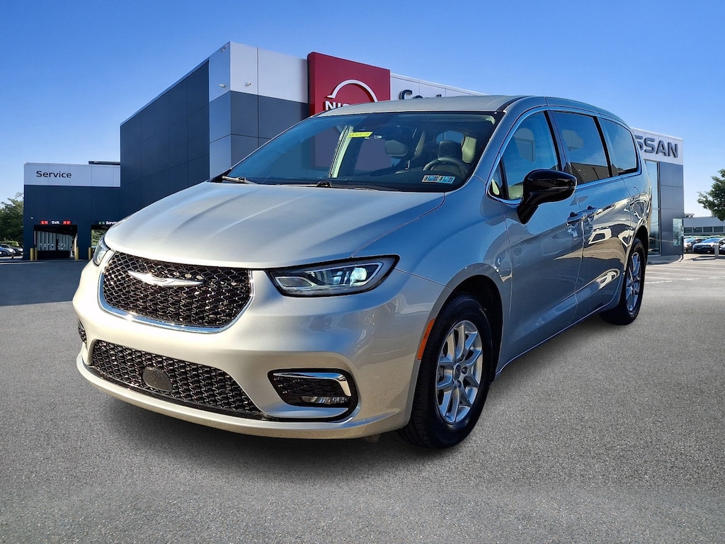 Used 2024 Chrysler Pacifica Touring L Van Passenger Van