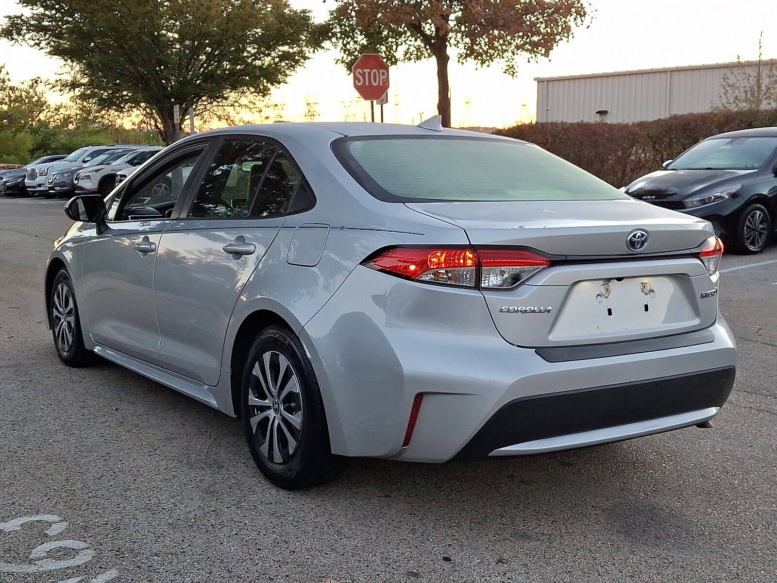 2022 Toyota Corolla Hybrid LE photo 4
